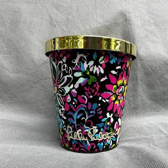 Lilly Pulitzer 8 oz Candle GWP Bougie 8 oz Never Been Burned Style 011922 - Picture 2 of 5